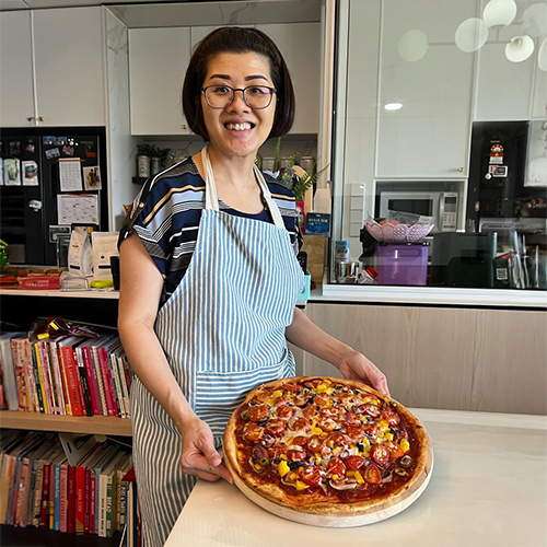 Dr-Christina-Lai-baking-a-pizza