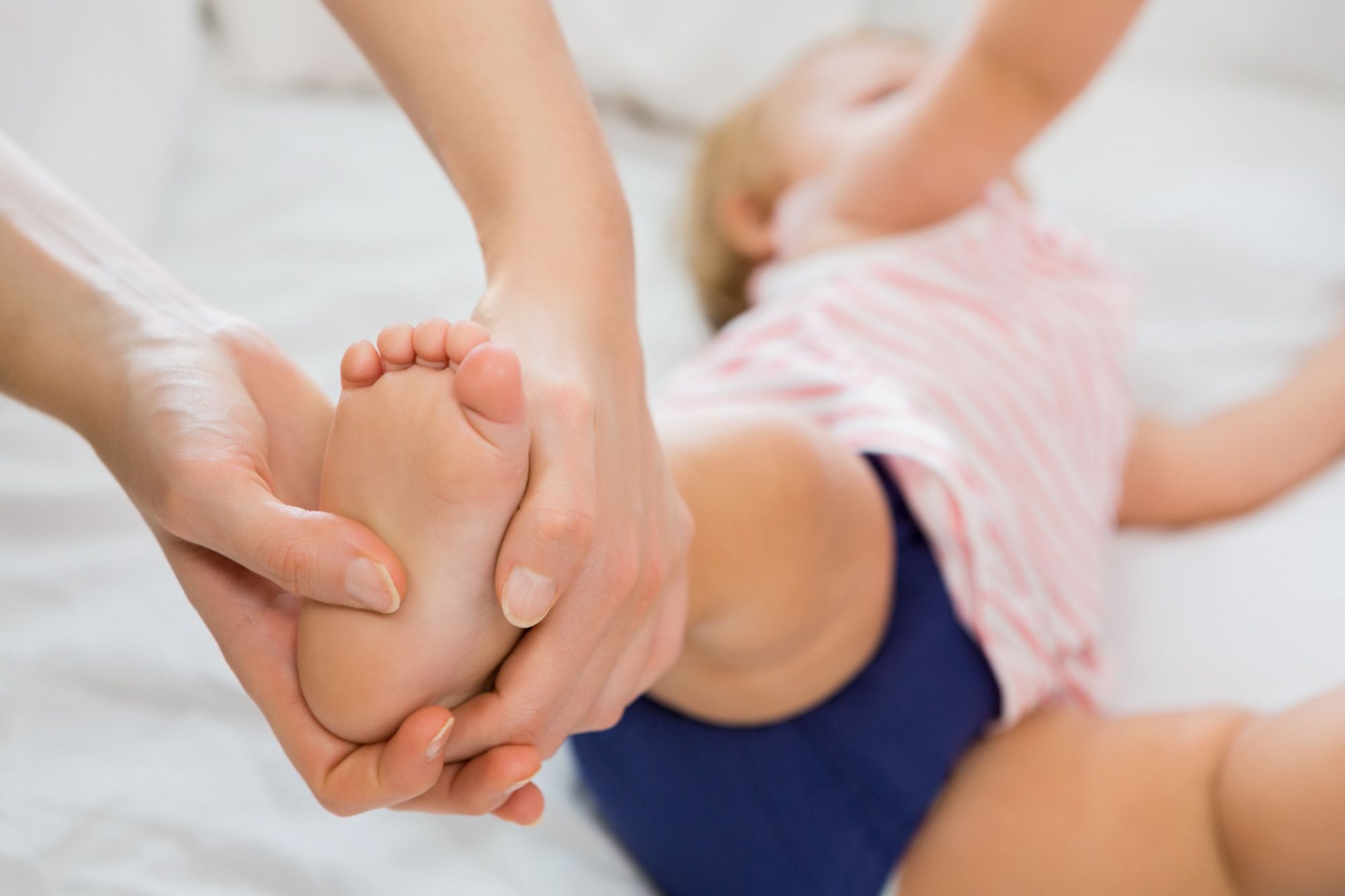 Massage to alleviate growing pains in children