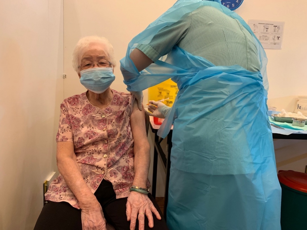 Sunway Medical Centre Administers Covid 19 Booster Dose For Seniors
